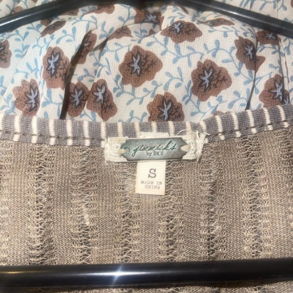 Open Back Gimmicks Tank Top - Picture 3 of 5